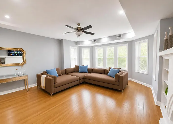 Beautiful Big 3 Bedroom Quiet Near Downtown