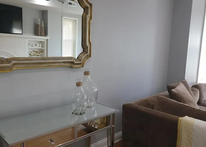Beautiful Big 3 Bedroom Quiet Near Downtown Apartment Chicago