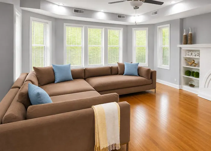 Beautiful Big 3 Bedroom Quiet Near Downtown Apartment Chicago