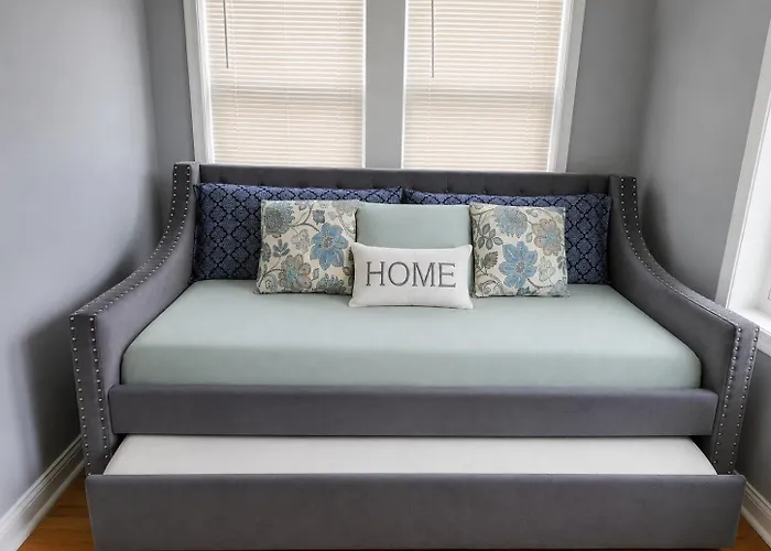 Beautiful Big 3 Bedroom Quiet Near Downtown Apartment Chicago