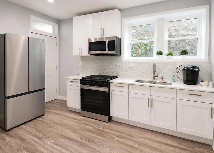 Beautiful Big 3 Bedroom Quiet Near Downtown *
