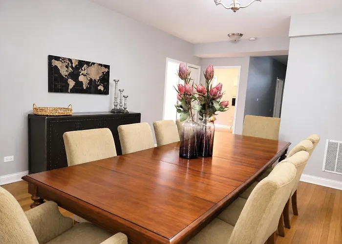 Apartment Beautiful Big 3 Bedroom Quiet Near Downtown Chicago